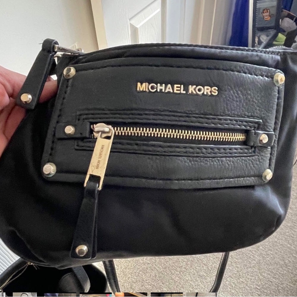 Authentic crossbody MK💄💄💄💄💄💄💄💄💄💄